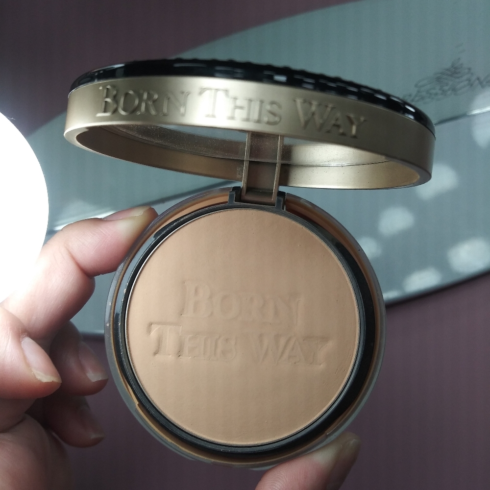 Too faced powder